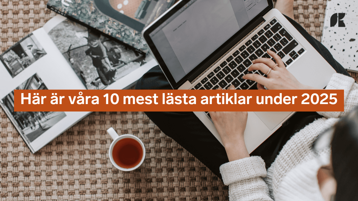 Bild på tekopp, persons händer vid dator och en tidning.