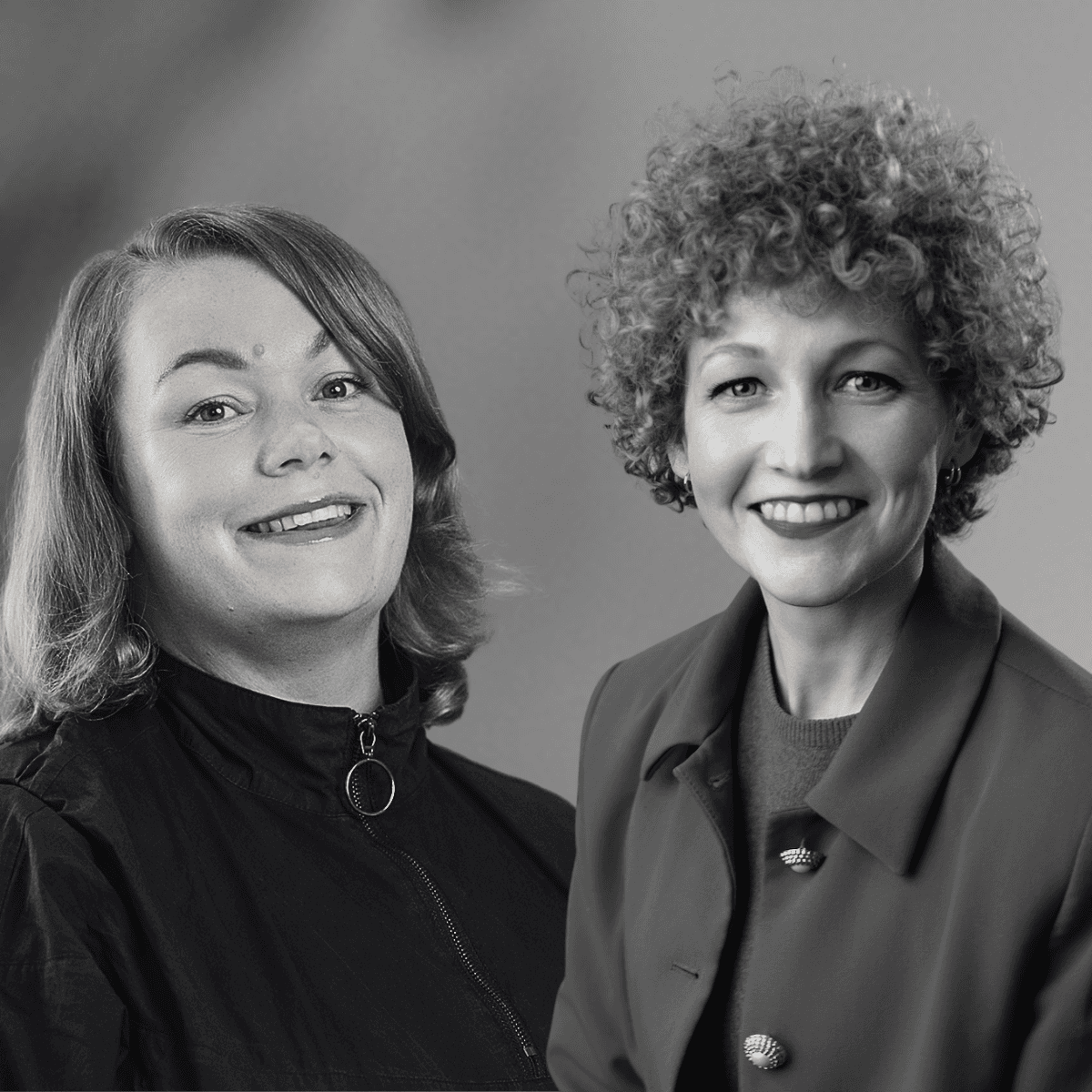 Två kvinnors porträtt ihopklippt till en bild.